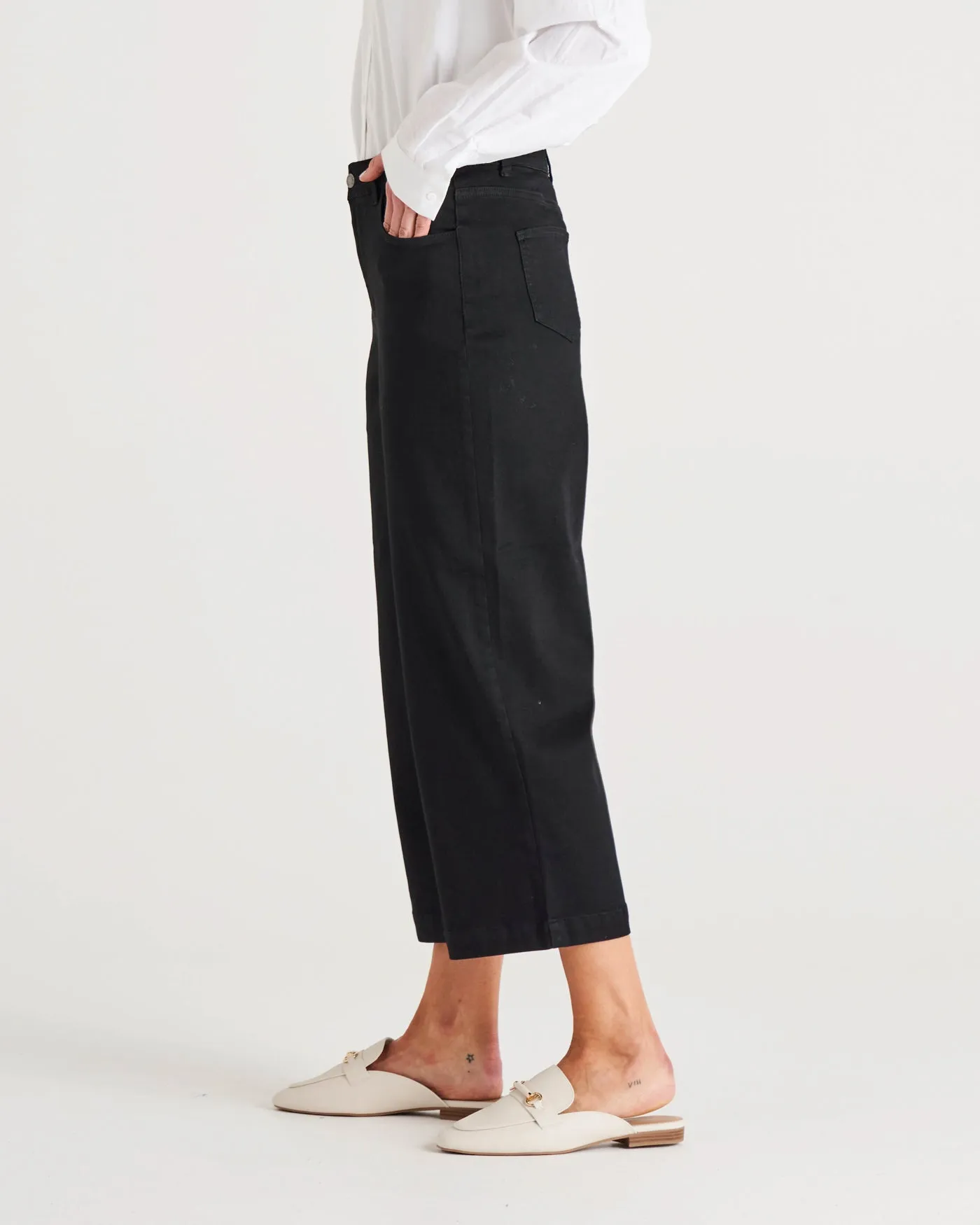 Betty Basics Tabitha Crop Jeans - Black