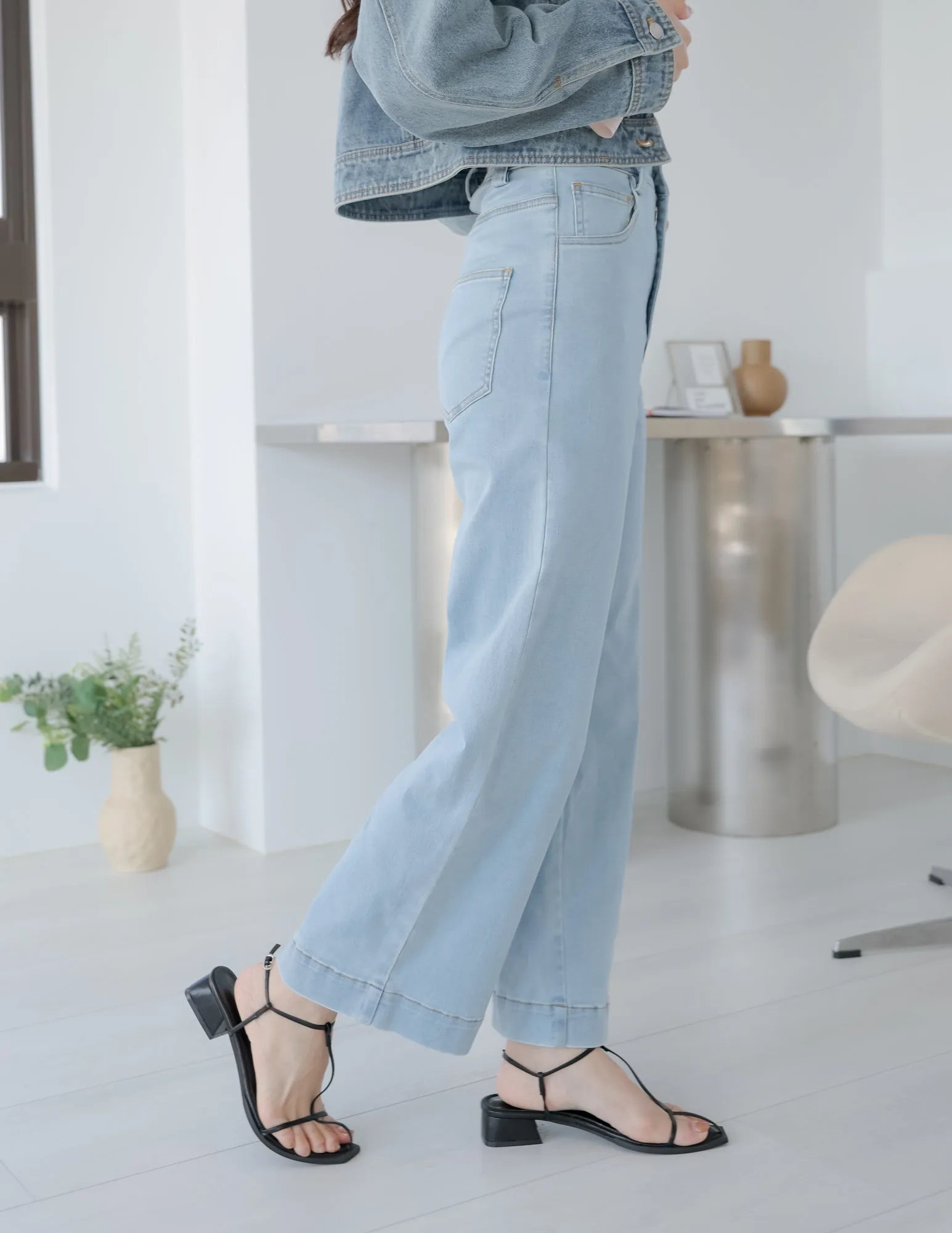 Nadine Straight Leg Jeans in Light Wash